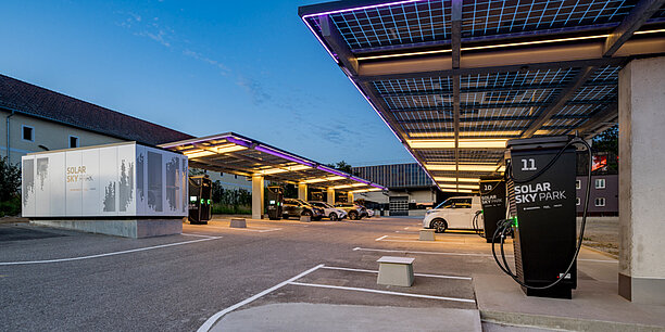 PV-Powered Charging Hub with 22 Fast Chargers and Energy Storage