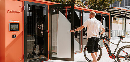 safetydock Mobilitätsstation mit E-Bike – Ladeinfrastruktur und smarte Services von INNOVAMETALL