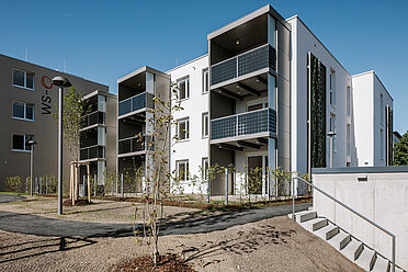 Aistersheim: PV balconies and green façades for climate-ready housing