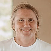 Porträt von Klaus Pichlbauer, Geschäftsführer der INNOVAMETALL GmbH in Freistadt