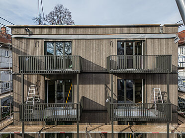 Serial residential building with sybkon balconies