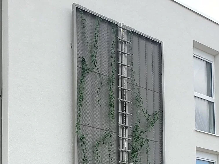 facade_greening_multi-party_house_INNOVAMETALL